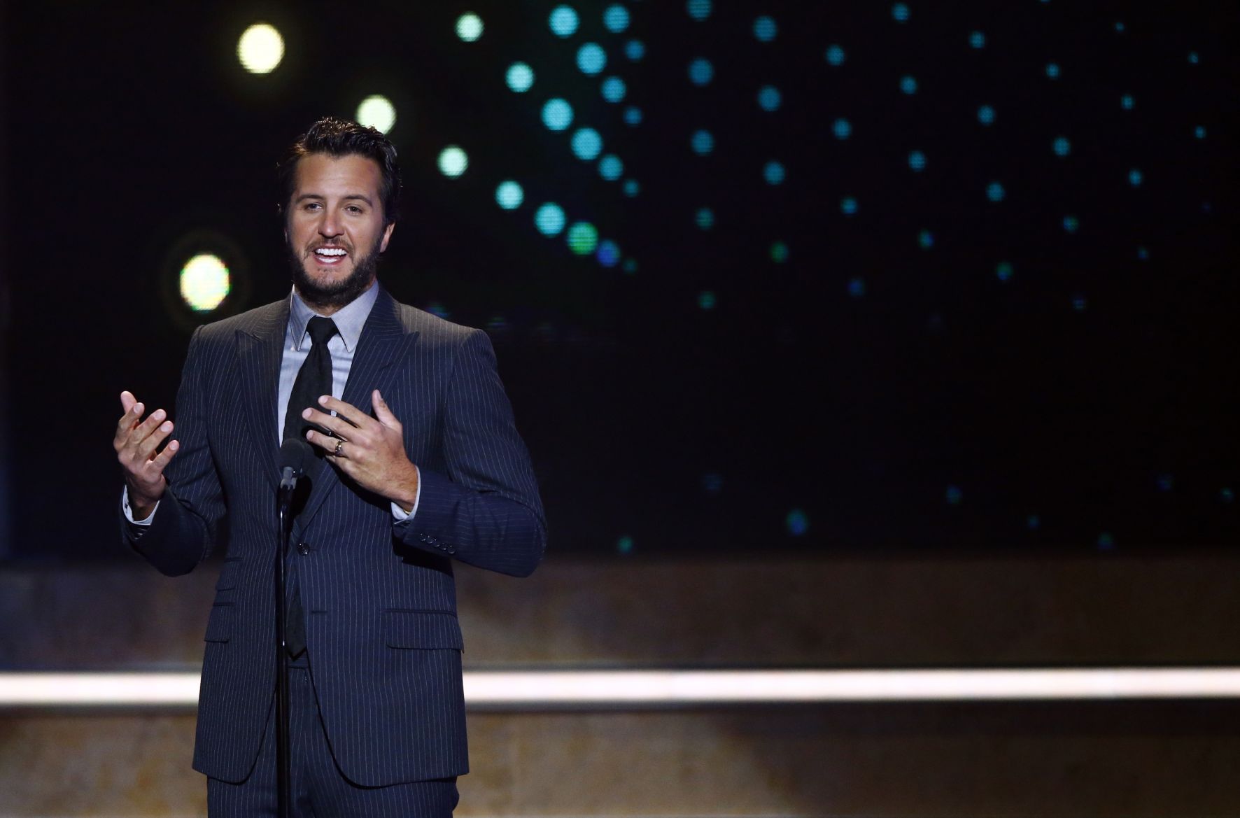 2017 CMT Artist of the Year Award-Show